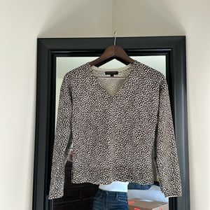 Leopard Print Light Weight V-Neck Sweater